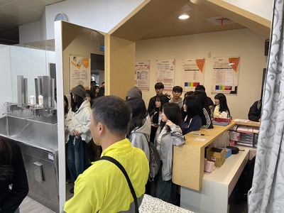 韓國仁川中學蒞校參觀美容醫學教室設備1圖片